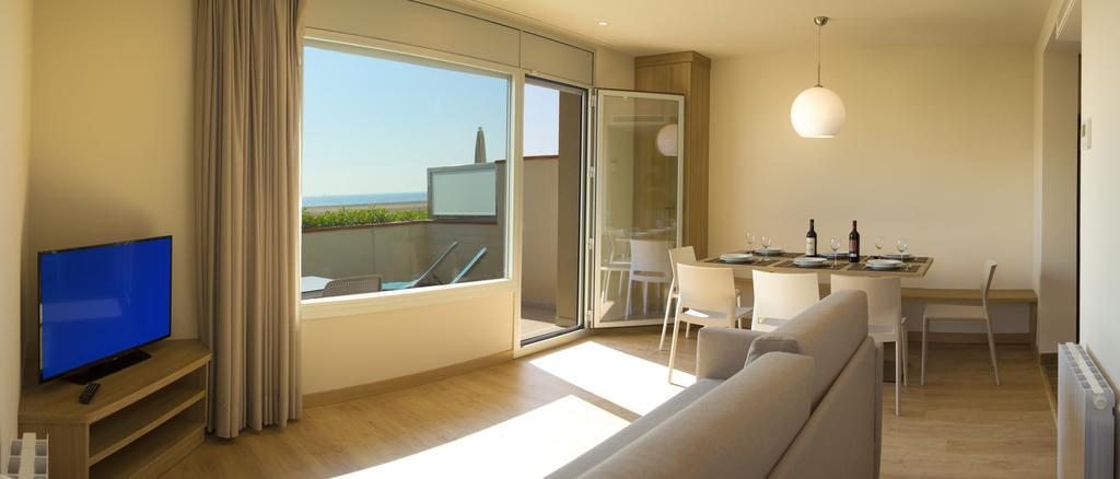 Apartamentos Voramar Castelldefels Ngoại thất bức ảnh