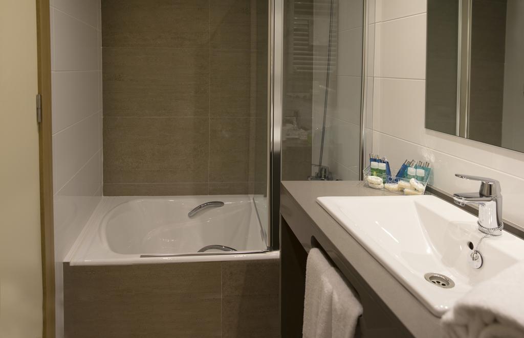 Apartamentos Voramar Castelldefels Ngoại thất bức ảnh